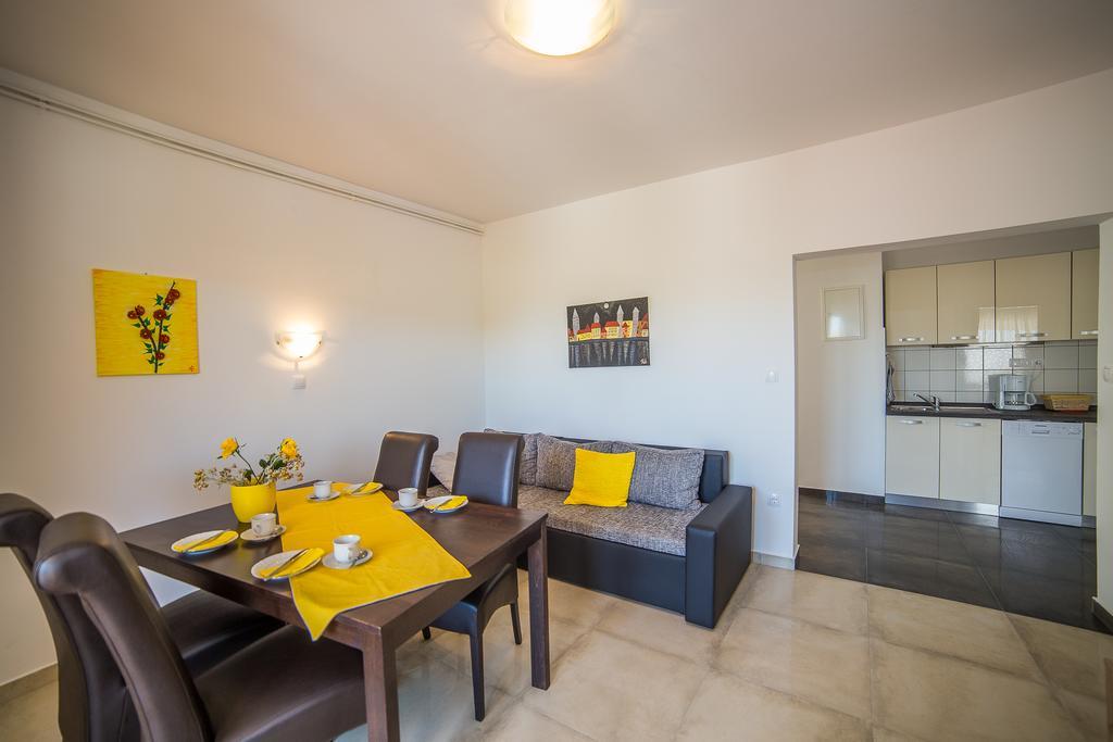 Juric Apartments-Rab Palit Exterior photo